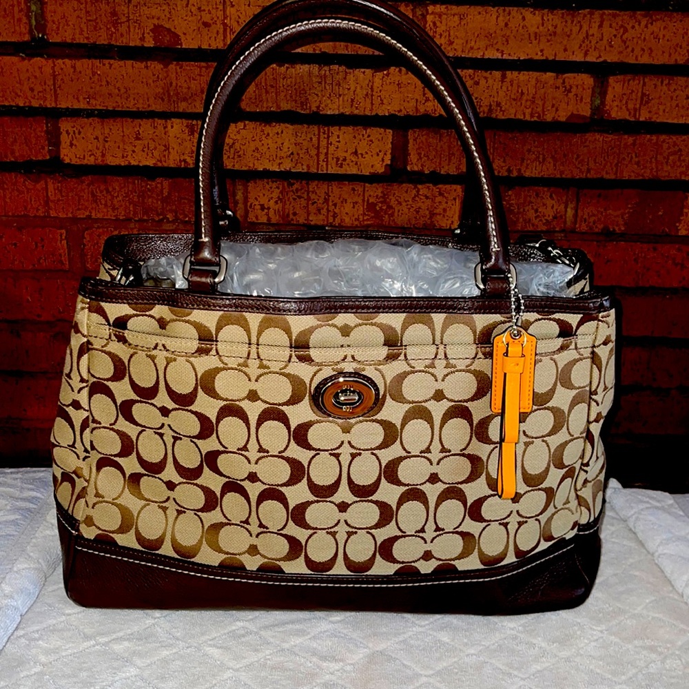 Signature coach park large tote khaki monogram